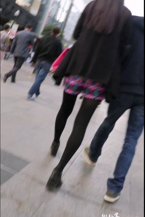[街拍客视频]jx0277 花色短裤黑丝长腿美女