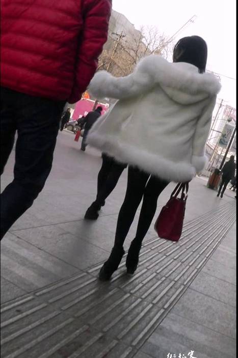 [街拍客视频]jx0197 街拍热裤黑丝黑高白色外套美女
