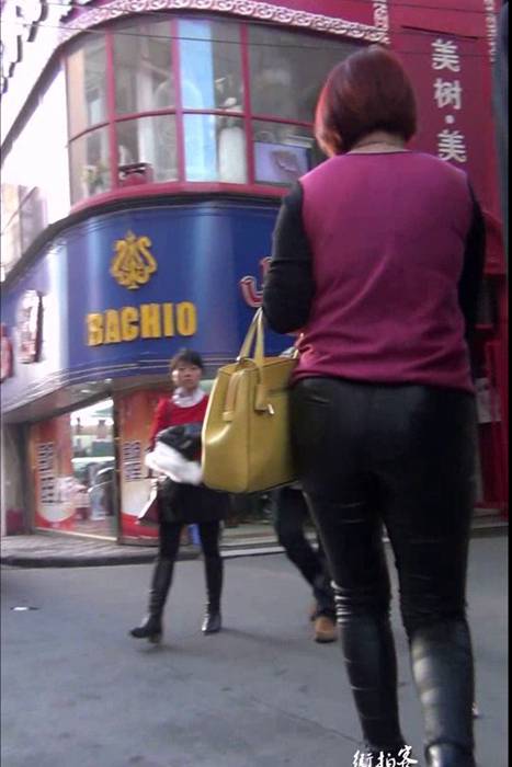 [街拍客视频]jx0650 性感紧身黑皮裤成熟少妇