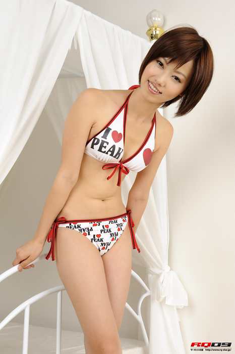 RQ-STAR写真NO.0154 Emiri Fujimura 藤村えみり Swim Suits床边的比基尼少妇